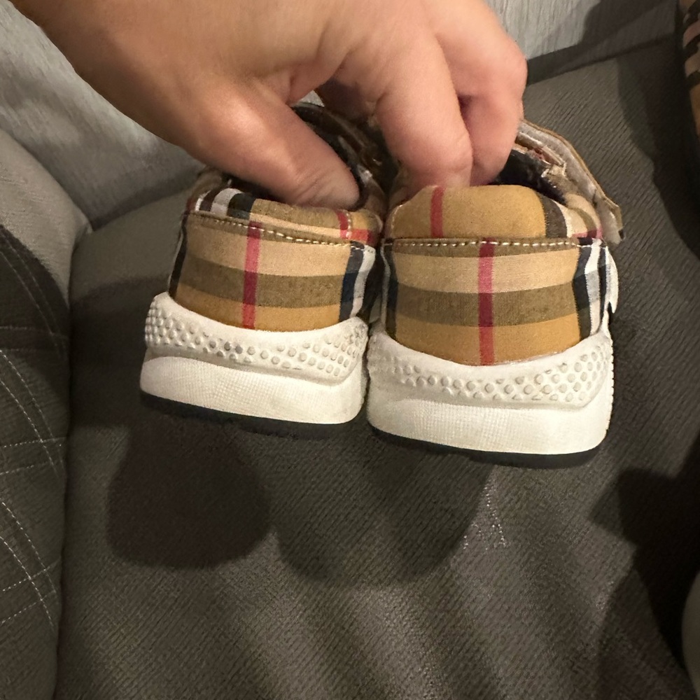 Burberry shoes lil kids 9.5